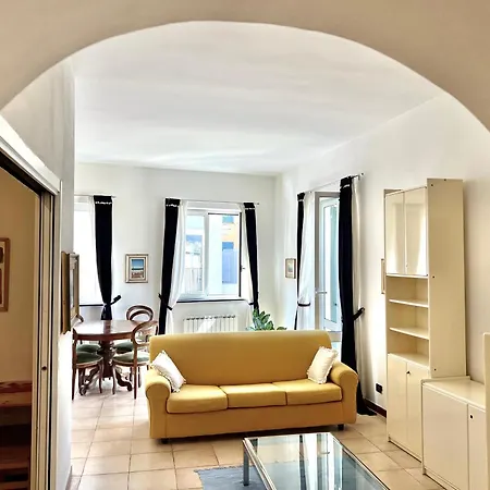 Lovingenoa Prione Appartement *