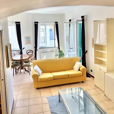 Lovingenoa Prione Appartement *